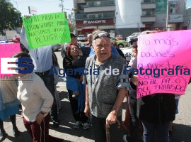 Vecinos de la colonia Adolfo lopez Mateos exigen salgan de sus calles unidades de trasnporte público - ES imagen agencia de fotografía