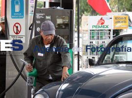 Aumento Mensual de la Gasolina - ES imagen agencia de fotografía