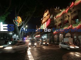 Listos adornos patrios en el zócalo - ES imagen agencia de fotografía