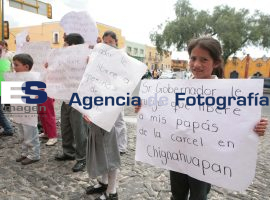 Familiares de detenidos porinvasión de predio en Chignahuapan piden sean liberados - ES imagen agencia de fotografía