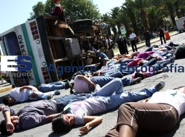 Simulacro de Sismo, Volcadura de Autobús de Pasajeros - ES imagen agencia de fotografía