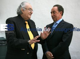 Libro sobre Historia de la Universidad Autónoma de Puebla  - ES imagen agencia de fotografía