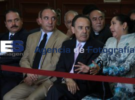 Develan nombre de Juan de Palafox en letras de Oro en Cabildo - ES imagen agencia de fotografía