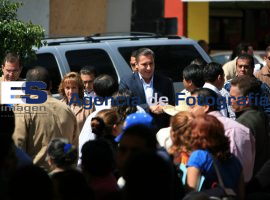 Rafael Moreno Valle Entrega Recursos a Municipio - ES imagen agencia de fotografía