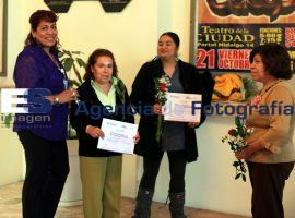 Graduación del Centro DIF de Emprendedoras - ES imagen agencia de fotografía