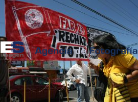 Frente Democrático Magisterial se manifiesta en las afueras de la SEP - ES imagen agencia de fotografía