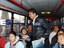 Eduardo Rivera volanteó en calles y micribuses - ES imagen agencia de fotografía