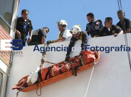 Hombre electrocutado en Barrio de Santiago - ES imagen agencia de fotografía