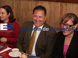 Padres de Familia buscan reunir cobijas para gente de estasos recursos - ES imagen agencia de fotografía