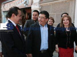 Claudia Hernández e Ivan Galindo se registran en el PR - ES imagen agencia de fotografía