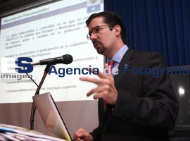 Foro del Consumidor en la UIA - ES imagen agencia de fotografía