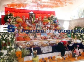 Ofrenda en recuerdo de las víctimas de Texmelucan - ES imagen agencia de fotografía
