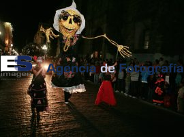 Desfilan jovenes calaveras del IPJ - ES imagen agencia de fotografía