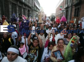Desfilan por el zócalo fieles de la Santa Muerte - ES imagen agencia de fotografía