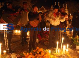 Velada en Nativitas Por El Dia de Muertos - ES imagen agencia de fotografía