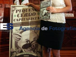 Pequeño Cerdo Capitalista - ES imagen agencia de fotografía