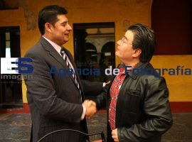 Armenta y de la Rosa Esparza se saludan en hotel del centro - ES imagen agencia de fotografía