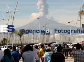 Emite el Popocatépetl enorme fumarola - ES imagen agencia de fotografía