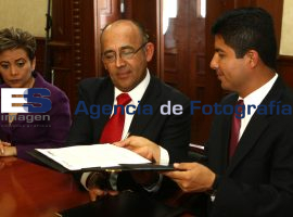 IFE y Ayuntamiento de Puebla firman convenio de colaboración - ES imagen agencia de fotografía