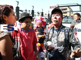Retiran convención de payasos en el zócalo - ES imagen agencia de fotografía
