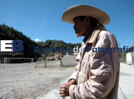 Visita Fernando Manzanilla Xalitzintla a los pies del Popo - ES imagen agencia de fotografía