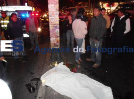 Muere menor atropellado cuando vendia rosas en la calle - ES imagen agencia de fotografía
