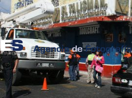 Dos trabajadores electrocutados mientras trabajan - ES imagen agencia de fotografía
