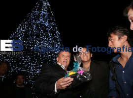 Encienden el árbol de navidad del CCU - ES imagen agencia de fotografía