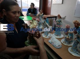 Venta de figuras de nacimiento feria Guadalupana - ES imagen agencia de fotografía