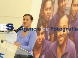 Entregan Moreno Valle y Martha Erika cheques Crédito a la Palabr - ES imagen agencia de fotografía