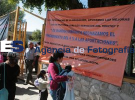 Maestros del CENCH realizan paro activo como protesta por ley de - ES imagen agencia de fotografía