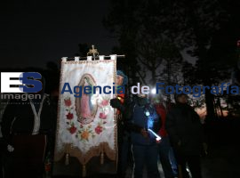 Peregrinos en su camino a la Basílica de Guadalupe - ES imagen agencia de fotografía