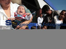 Devotos a la Virgen de Guadalupe asisten a la Villita - ES imagen agencia de fotografía