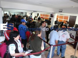 Largas filas para el pago del predial - ES imagen agencia de fotografía