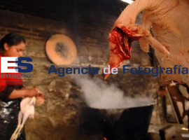 Preparacion de la Comida para Fiesta en San Miguel Canoa - ES imagen agencia de fotografía