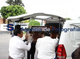 Recogen familiares cuerpos de hermanos asesinados en Ajalpan - ES imagen agencia de fotografía