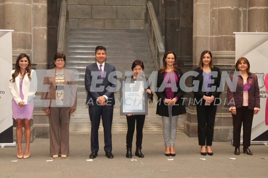 Poblana Distinguida Rectora Lilia Cedillo - Agencia De Fotografía Es Imagen