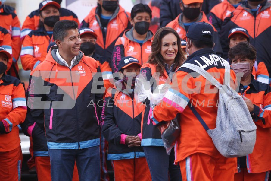 Ayuntamiento De Puebla Entrega De Uniformes A Naranjitas - Agencia De ...