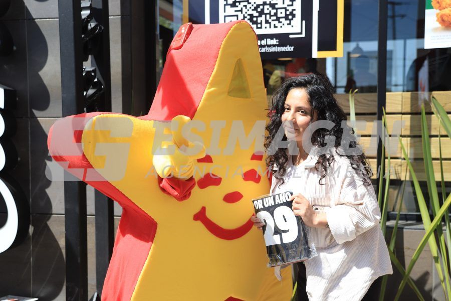 Apertura De Carls Jr En Pabellón Serdán Agencia De Fotografía Es Imagen