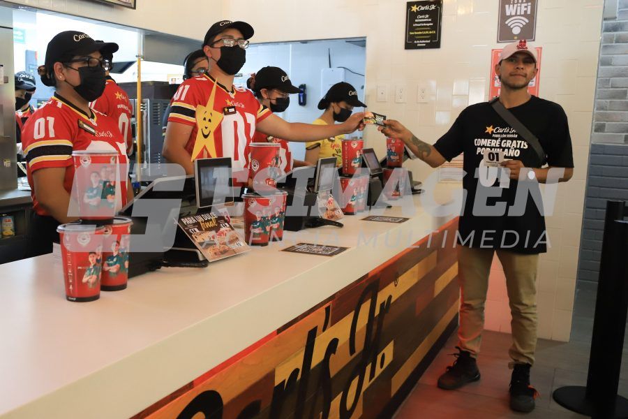 Apertura De Carls Jr En Pabellón Serdán Agencia De Fotografía Es Imagen