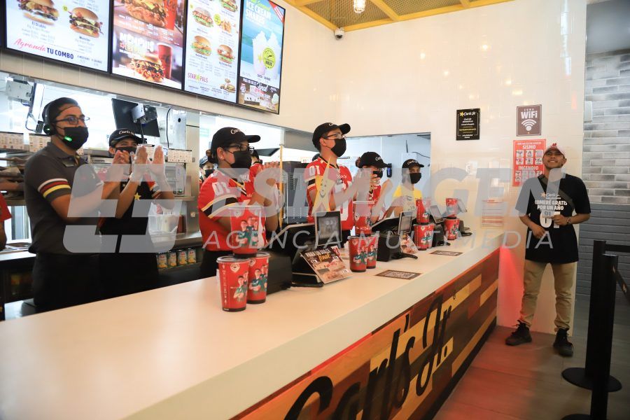 Apertura De Carls Jr En Pabellón Serdán Agencia De Fotografía Es Imagen