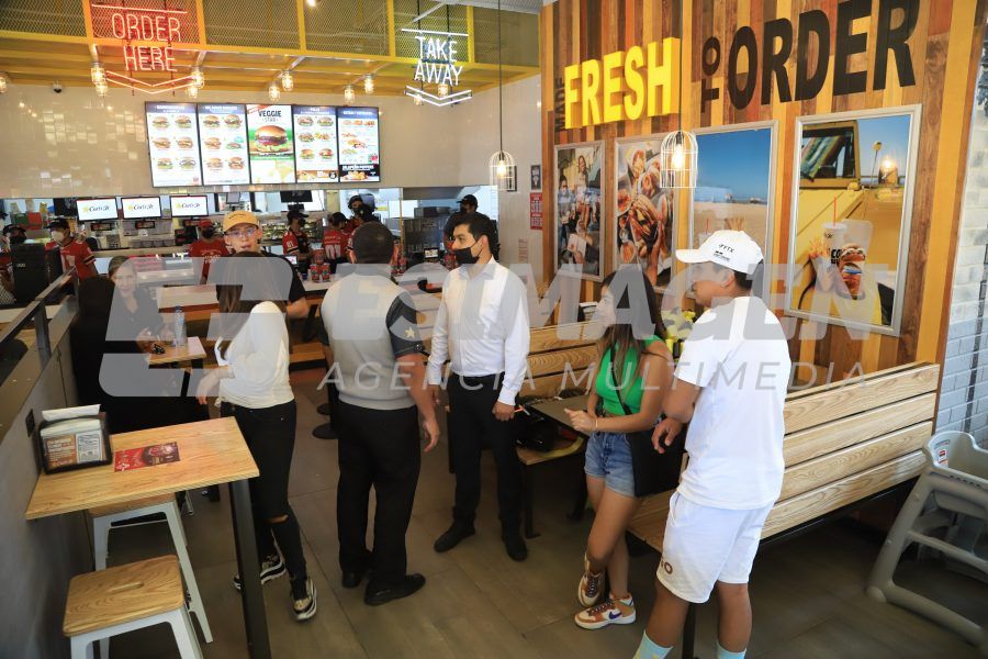 Apertura De Carls Jr En Pabellón Serdán Agencia De Fotografía Es Imagen