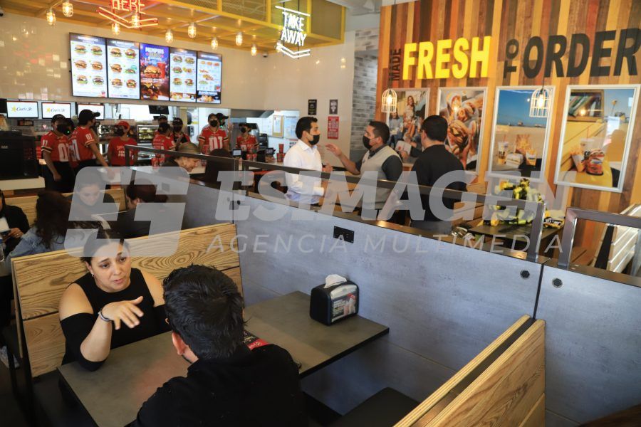 Apertura De Carls Jr En Pabellón Serdán Agencia De Fotografía Es Imagen