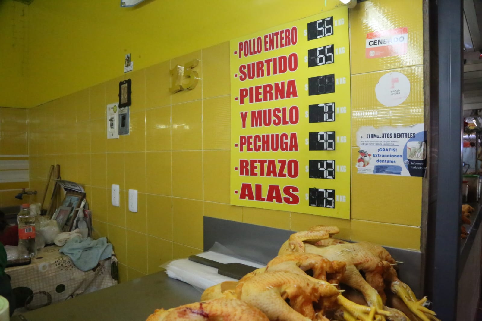 Incrementa el costo del pollo en la capital - Agencia de Fotografía Es  Imagen