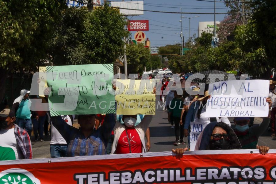 Marchan maestros de telebachillerato contra director en Chilpancingo -  Agencia de Fotografía Es Imagen