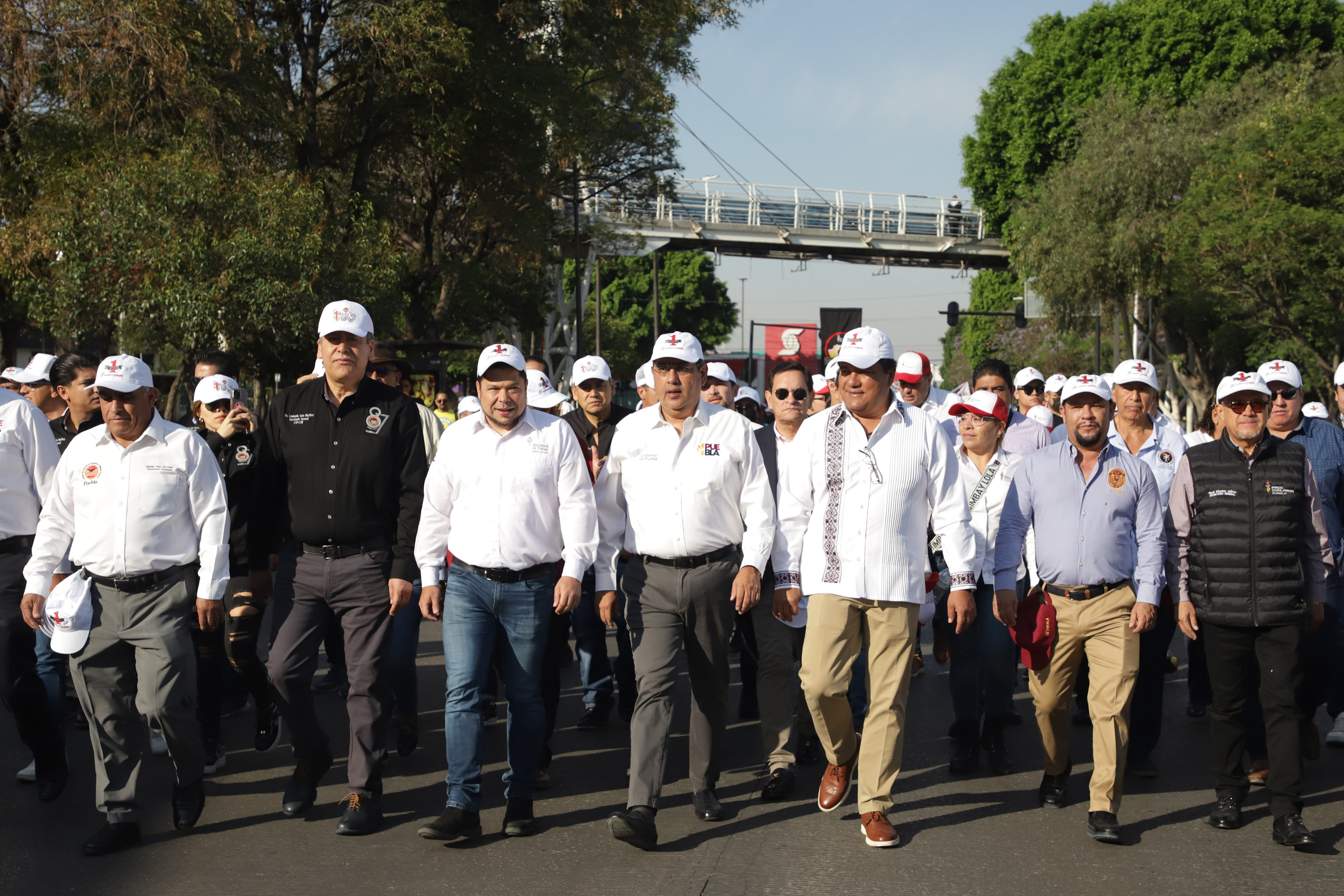 Marcha el Primero de Mayo el gobernador Sergio Salomón Céspedes - Agencia  de Fotografía Es Imagen