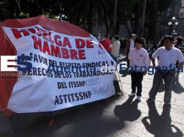 Plantón trabajadores ITSSNP zócalo - ES imagen agencia de fotografía