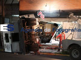 Volcadura Camioneta de Valores - ES imagen agencia de fotografía