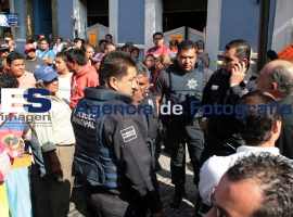 Viligancia policiaca contra vendedores informales - ES imagen agencia de fotografía