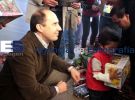 Fernando Manzanilla juguetes Día de Reyes - ES imagen agencia de fotografía